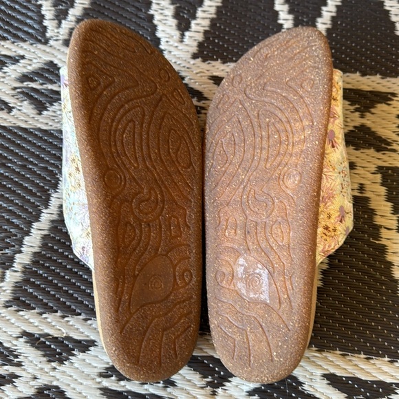 * NWOT* Cloud Footwear | Lavey Slide Sandal - Picture 6 of 8